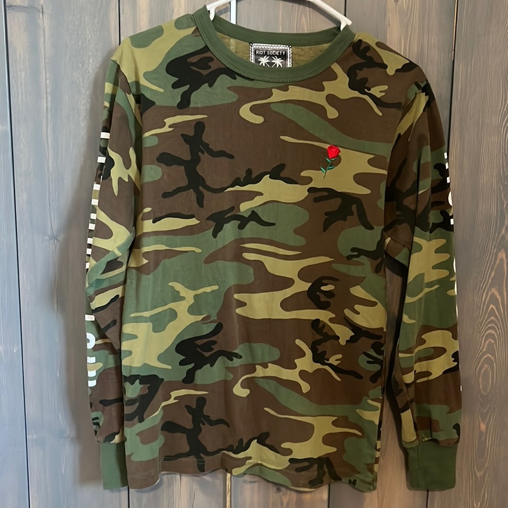 Men’s small Riot Society Cano long sleeved shirt